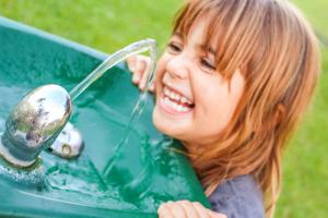 Ako si vybrať bezpečnú dojčenskú vodu