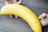 Banány k deťom: klady a zápory týchto plodov, ako vybrať, obchod a zjesť
