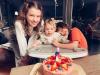 Herečka Milla Jovovich prezradila narodeniny svojej dcéry