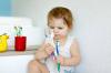 Výber zubnej kefky a pasty pre dieťa: rada zubného lekára