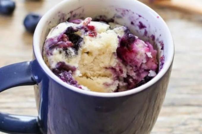 Berry cupcake v hrnčeku recept krok za krokom: ako sa varí za 5 minút