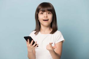 Dieťa chce iPhone - čo robiť: 10 pre a proti