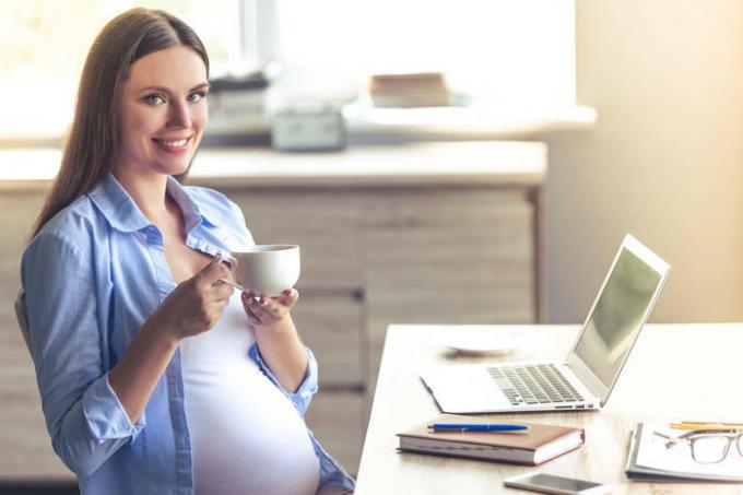Prečo vedci zakázali tehotným ženám piť čaj a kávu?