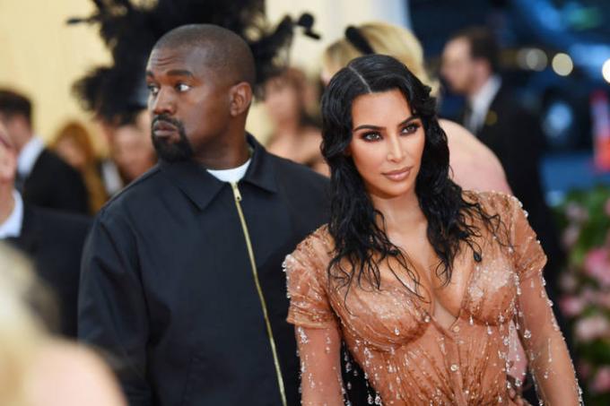 Kim Kardashian a Kane Západu štvrté dieťa sa narodilo