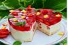 Jahodový jogurtový koláč bez pečenia: recept krok za krokom