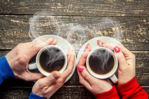 Pre milovníkov kávy: 5 spôsobov, ako znížiť obsah kalórií vo vašej káve