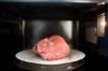 Prečo nemôžete rozmraziť mäso v mikrovlnnej rúre