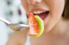 Je možné jesť ovocie v strave časovom úžitku a škodlivosti fruktózu a glukózu