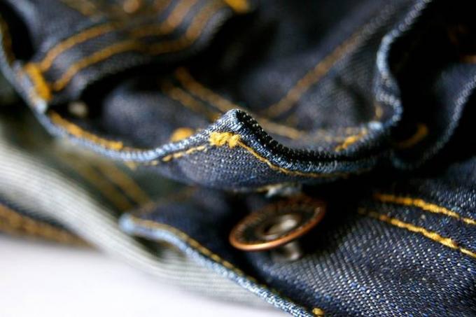 Abeceda krajčírka: montáŞi tesné džínsy na obrázku