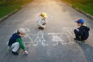Bezpečnosť detí: v akom veku môžete nechať dieťa na prechádzku jedným
