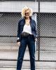 3 zlatá pravidlá, ako sa nosia džínsy po 50 a elegantný vzhľad žena