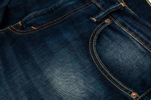 Abeceda krajčírka: montáŞi tesné džínsy na obrázku